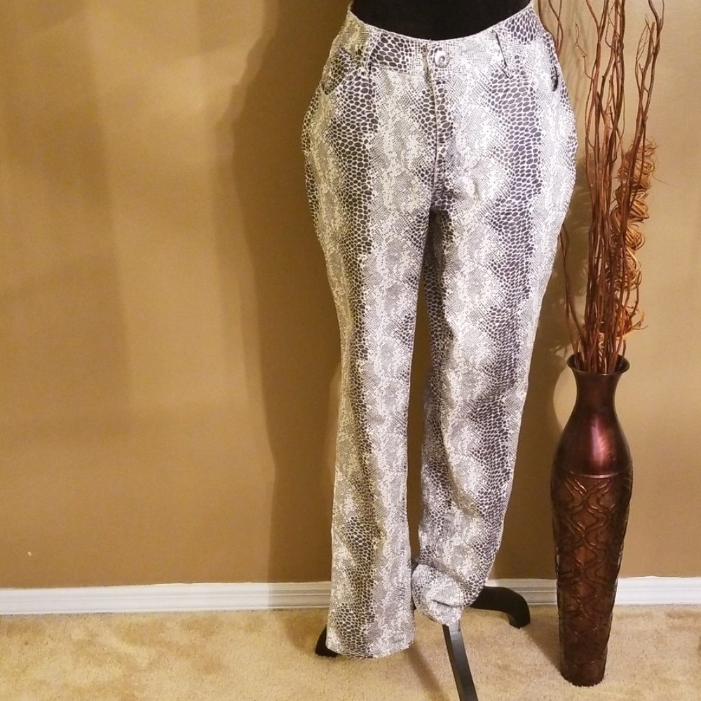 Jeans - Picture 2 of 5